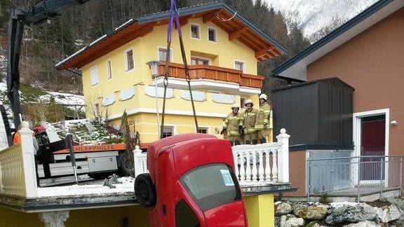 Pkw stürzt in Werfen ab