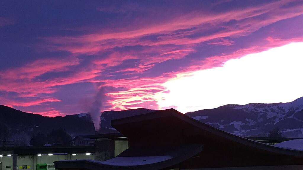 Wundersch\u00f6ner Sonnenaufgang \u00fcber Salzburg III