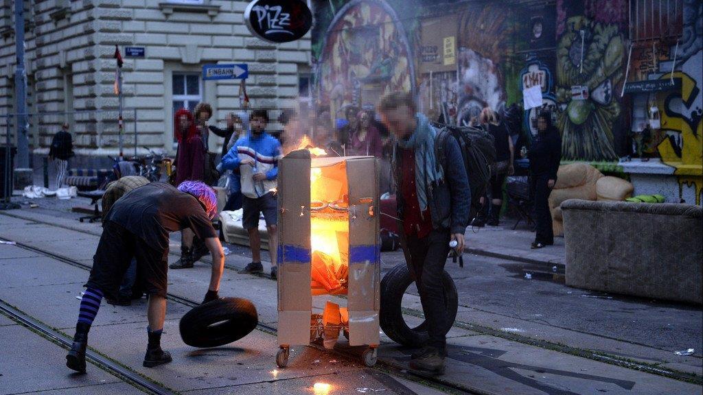 Räumung in der Mühlfeldgasse: Polizeieinsatz