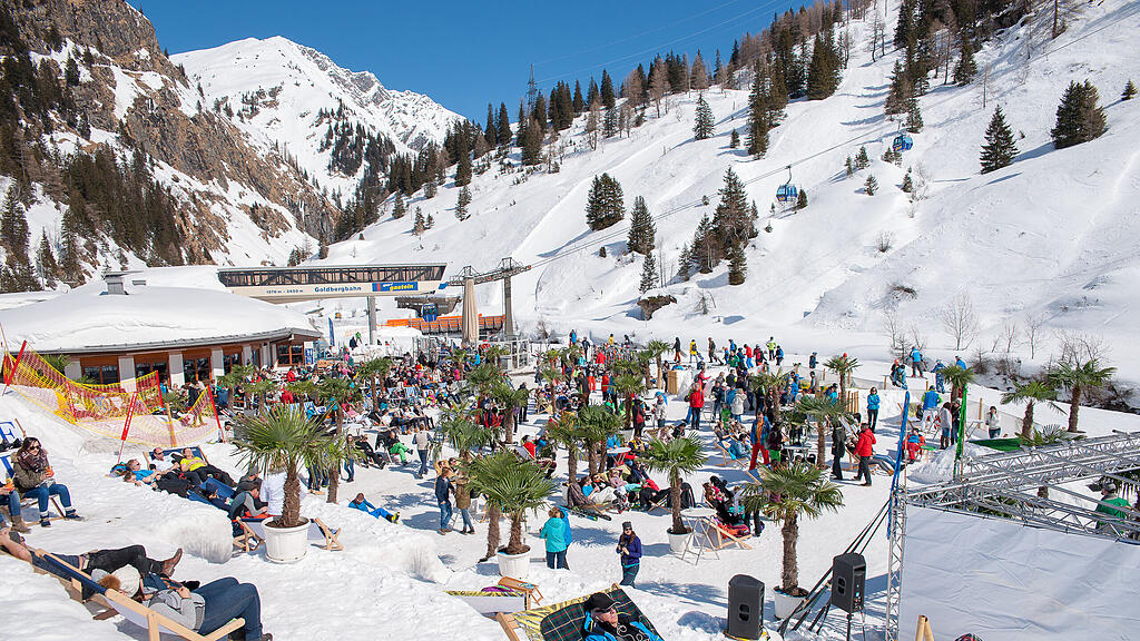 Schnee statt weißem Sandstrand bei "Palmen auf den Almen".