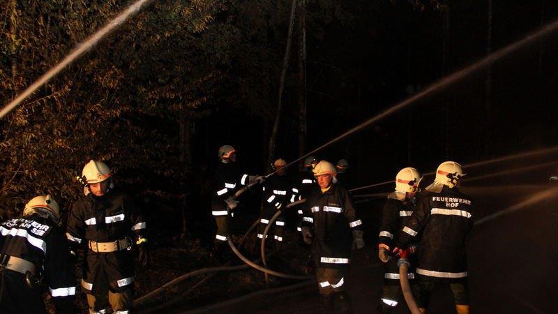 Sägewerk in Vollbrand: Löscharbeiten