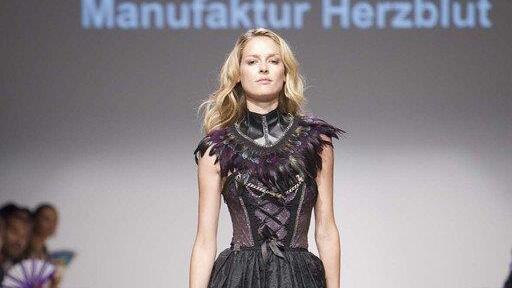Promis beim Opening zur Vienna Fashion Week im MQ (Presseaussendung)