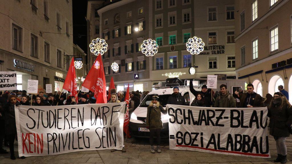 Demo gegen Regierung in Salzburg
