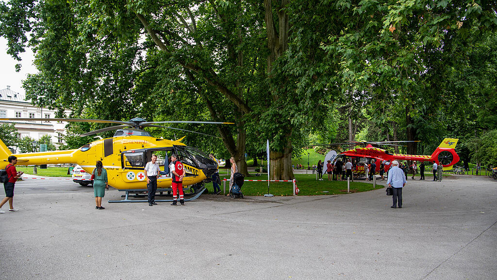 Hubschrauber vor Kongresshaus