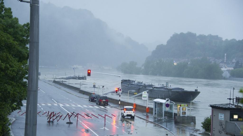 Linz: Donaulände überflutet