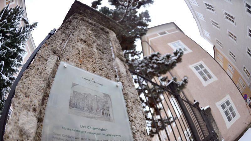 In Salzburg soll eine Referatsleiterin der Landes-Finanzabteilung 340 Mio. Euro Steuergeld verspekuliert haben.