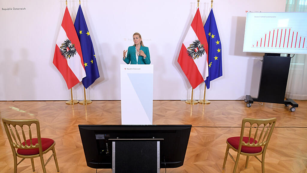 Christine Aschbacher, Rücktritt,