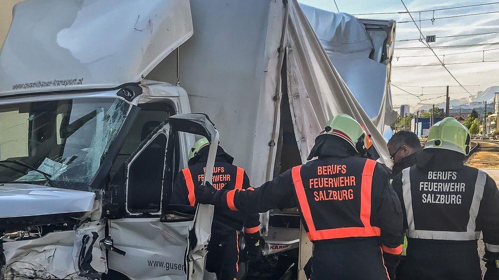 Klein-Lkw gegen Zug in Itzling