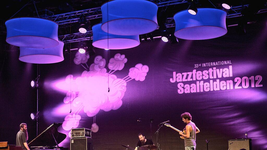 Jamie Saft, Gustavo Costa und Martin Philadelphy am Freitag, während des 33. Internationalen Jazzfestivals in Saalfelden.
