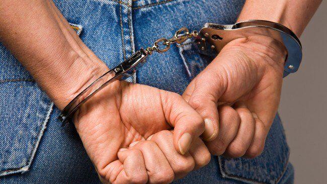 Die beiden 76 und 61 Jahre alten Männer würden unter anderem der Freiheitsberaubung und der Misshandlung beschuldigt.