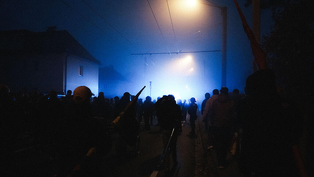 Fanmarsch von Go Ahead Eagles in Salzburg