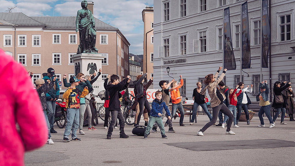 Flashmob-Tanzen am Welt-Down-Syndrom-Tag