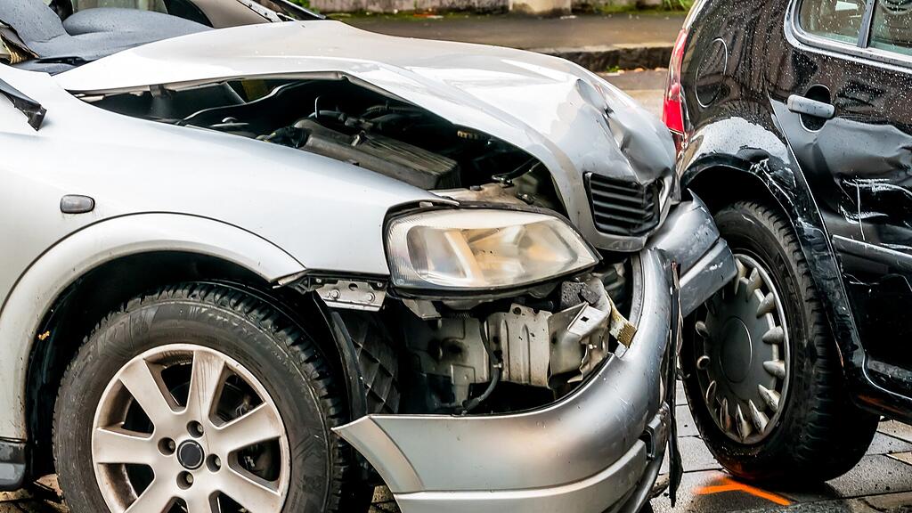 Der Unfall forderte reichlich Schrott. (Themenbild)