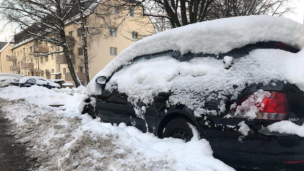 symb_Auto, Eingeschneite Autos, Schnee, Schneemassen,
