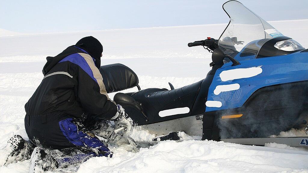 snowmobile-606516_1280.jpg