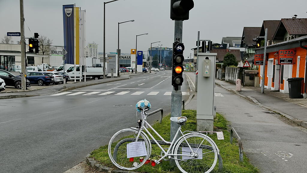 "Ghost Bike" in Salzburg: Gedenken an getötete Radfahrerin