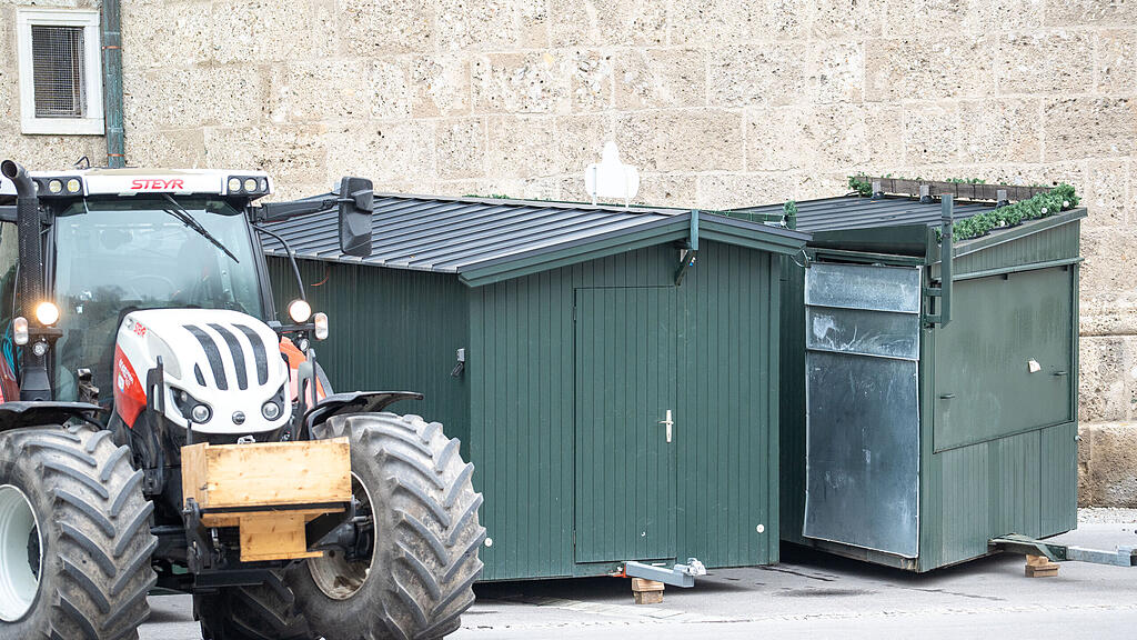 Aufbau Christkindlmarkt