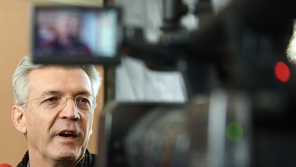 Sehr emotional reagierte Paulus, der weiterhin bestreitet, von den Geschäften vor dem Herbst 2012 gewusst zu haben.