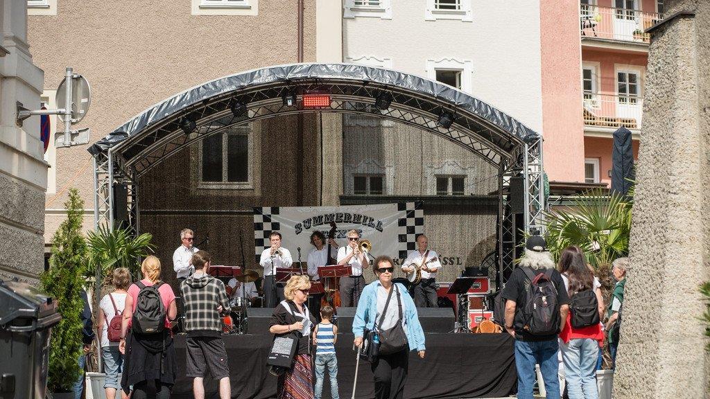 Linzergassenfest 2015 bei Sonnenschein eröffnet
