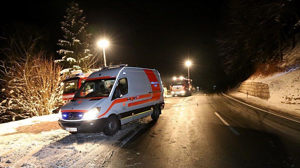 Pkw stürzt in Saalach