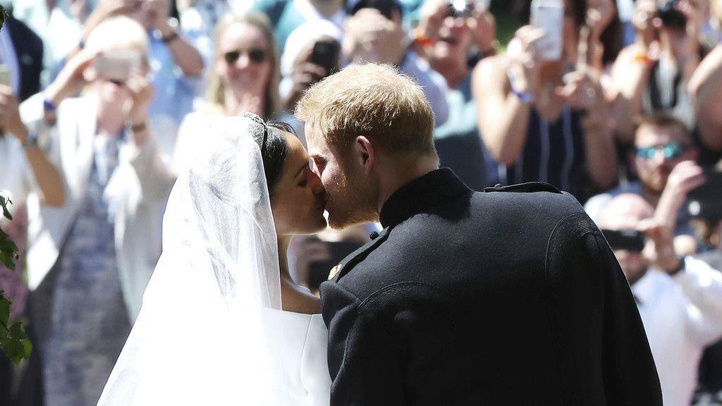 Royale Hochzeit: Der erste Kuss von Harry und Meghan