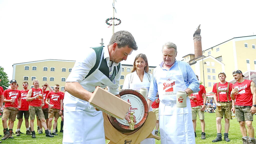 Stiegl Maibaumaufstellen