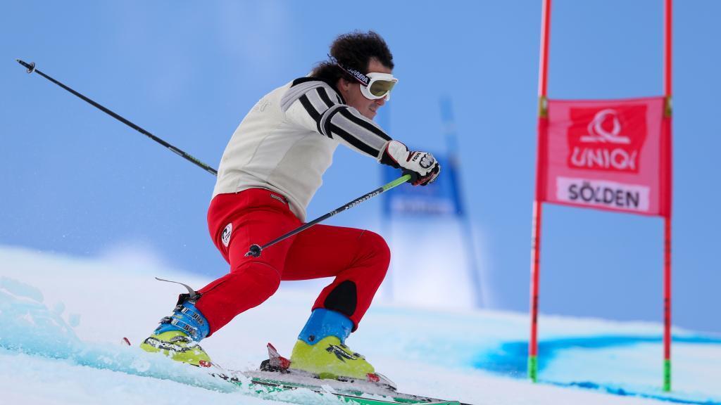 Schönfelder verabschiedet sich in Sölden im 70er-Outfit
