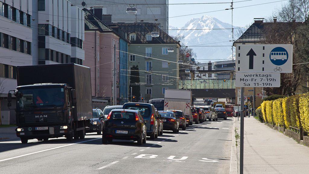 Neue Busspur in der Rudolf-Biebl-Straße