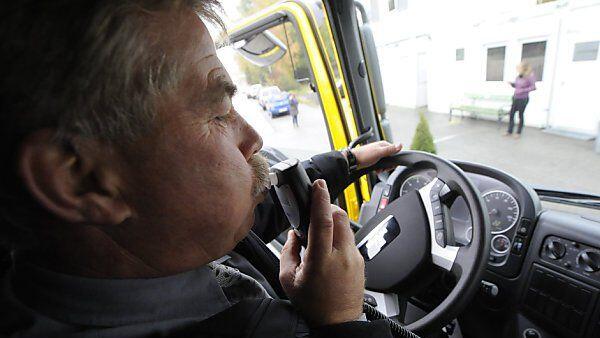 "Alkolocks" kontrollieren den Atem des Fahrers