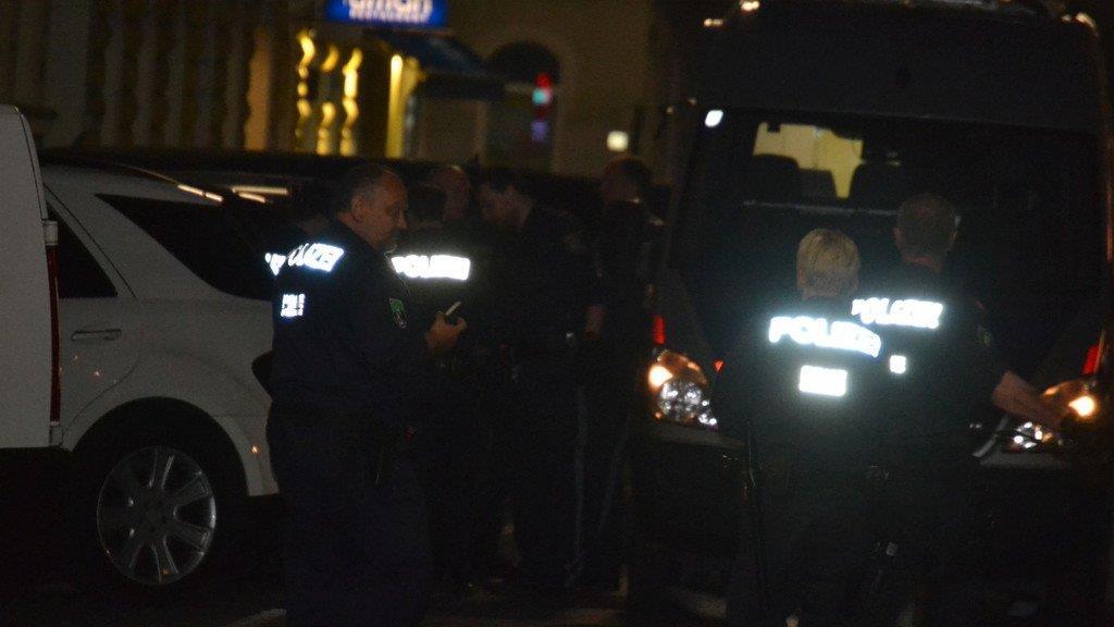 "Mahnwache" und Demo am Brunnenmarkt: Polizeieinsatz