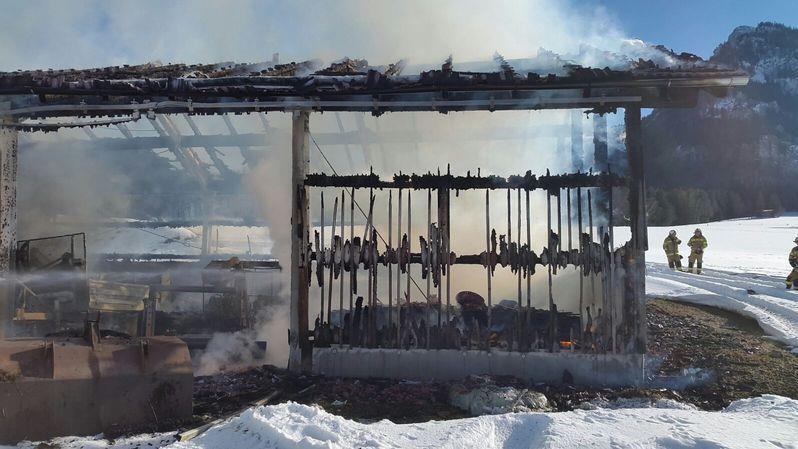 Maschinenhalle in Thalgau in Brand