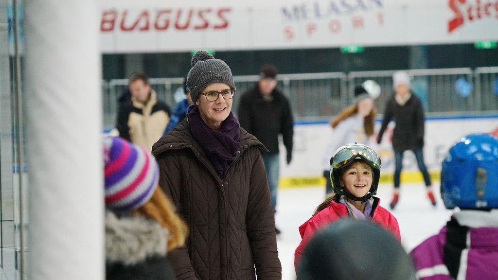Weinachts-Eislaufen für die Kinderkrebshilfe