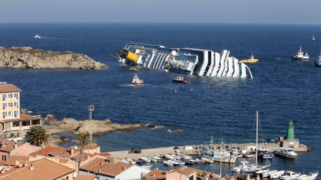 Kreuzfahrtschiff "Costa Concordia" vor der Toscana auf Grund gelaufen