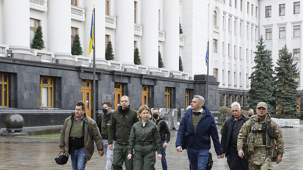 HANDOUT  BUNDESKANZLER NEHAMMER IN DER UKRAINE NEHAMMER =.jpg