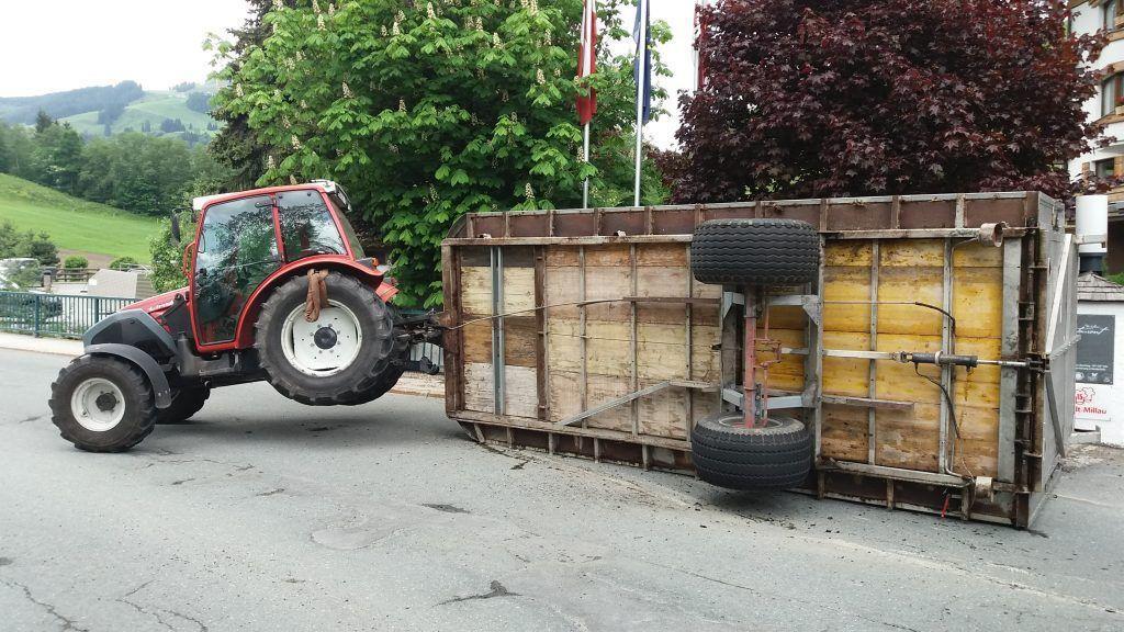 Umgestürzter Tiertransporter in Saalbach-Hinterlemm