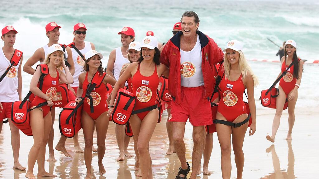 In Baywatch spielte Jeremy Jackson David Hasselhoffs (2. v. r.) Sohn Hobie.