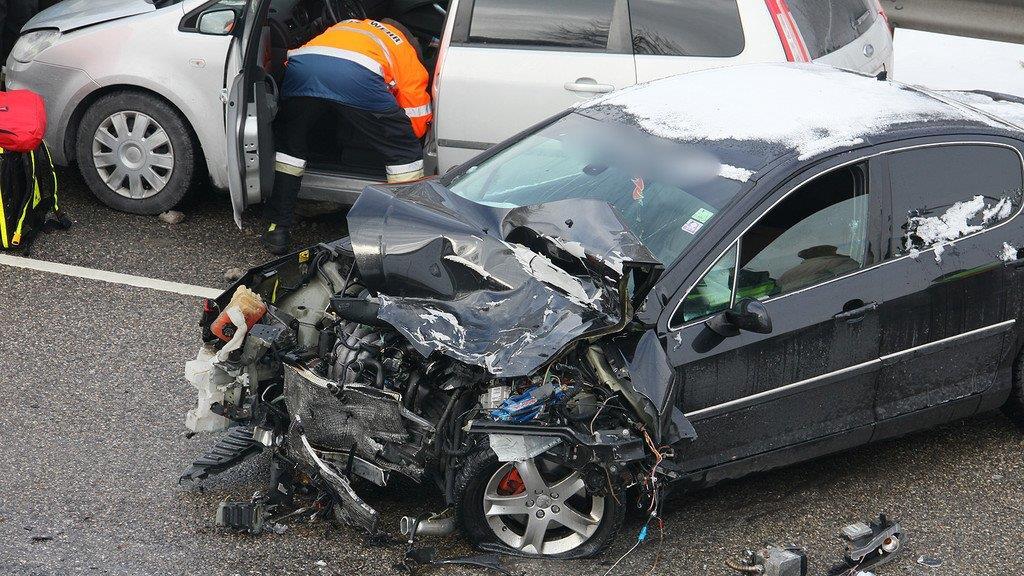 Schwerer Crash auf B20