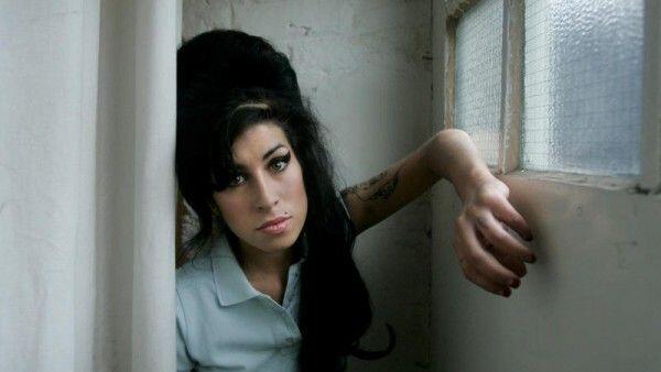 Die Leiche von Amy Winehouse soll erneut untersucht werden.