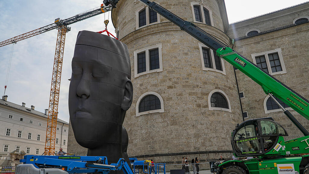 Letzter Frauenkopf am Residenzplatz wird abgebaut