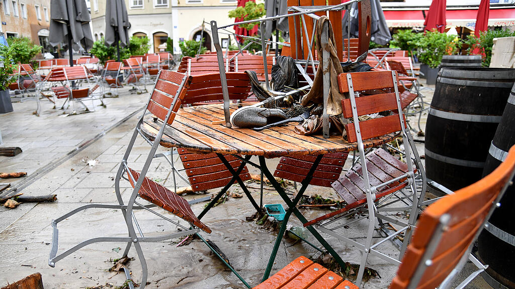 Aufr\u00e4umarbeiten in Hallein