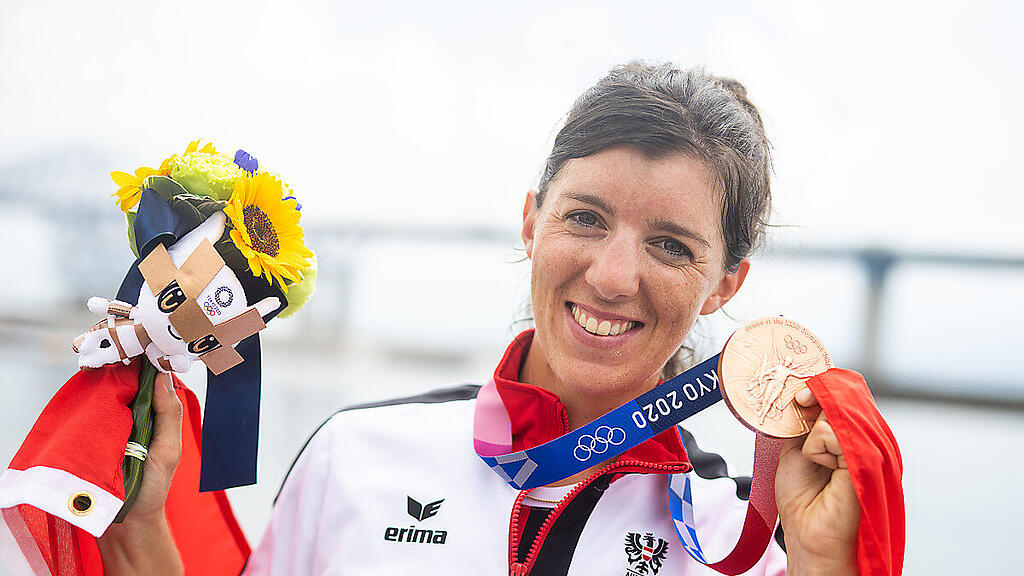 Magdalena Lobnig freudestrahlend über Olympia-Bronze