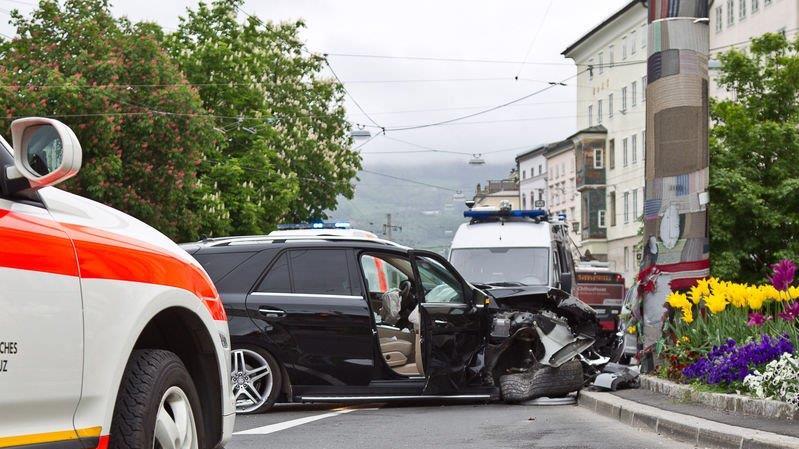 Auto crasht am Hanuschplatz