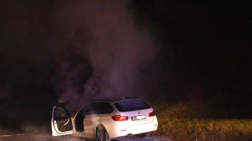 Auto auf A10 bei Zederhaus in Brand