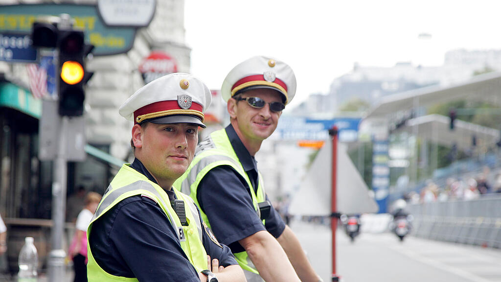 Die Polizei will neue Kräfte anwerben, insgesamt 11.000 neue Polizisten sollen ausgebildet werden.