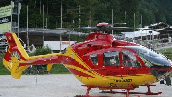 Die Bergrettung Saalbach nahm telefonisch mit den verirrten Wintersportlern Kontakt auf und vereinbarte eine Bergung durch den Hubschrauber Alpin Heli 6.