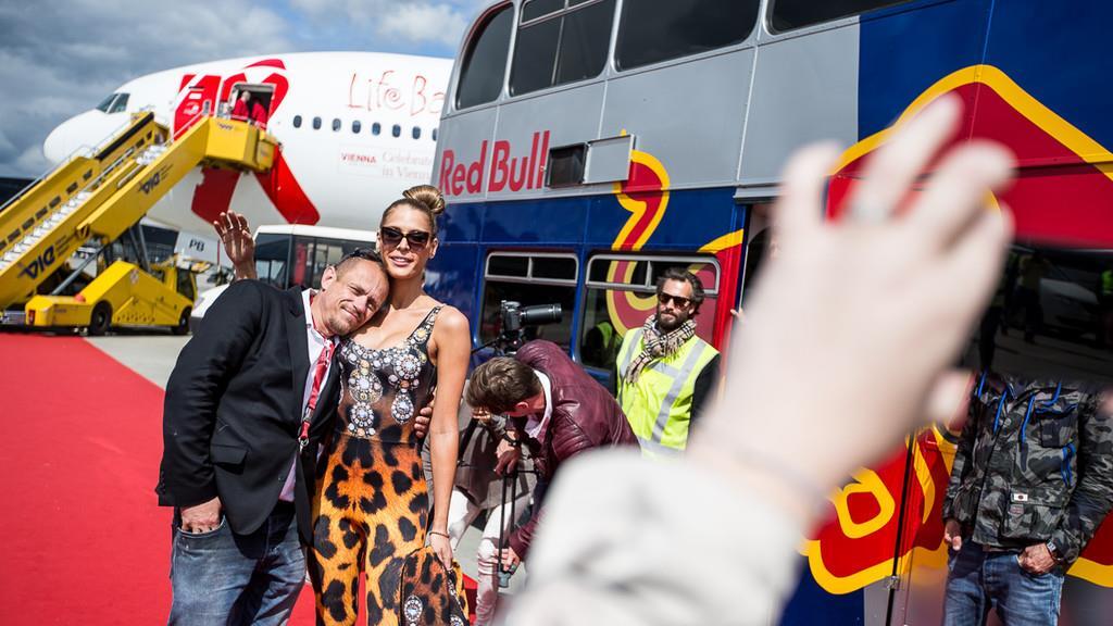 Star-Gäste des Life Balls 2014 in Wien gelandet - mehr Bilder