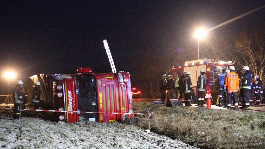 Fridolfing: Lkw umgekippt