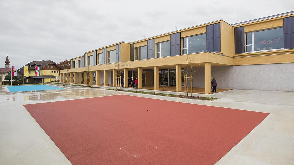 Beim Bau der neuen Volksschule wurden Holz und Beton kombiniert.