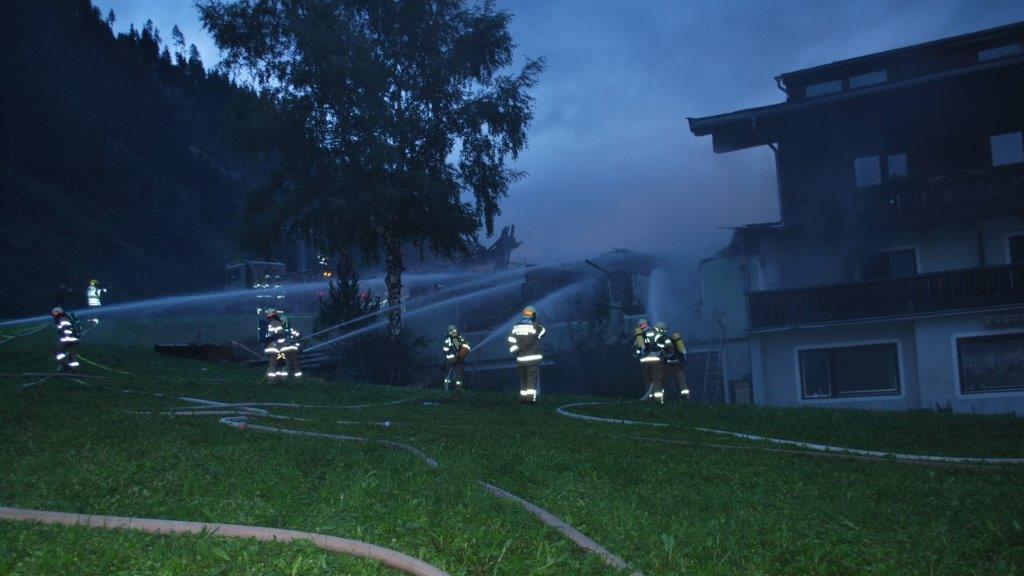 Leerstehendes Hotel brennt in Rauris nieder