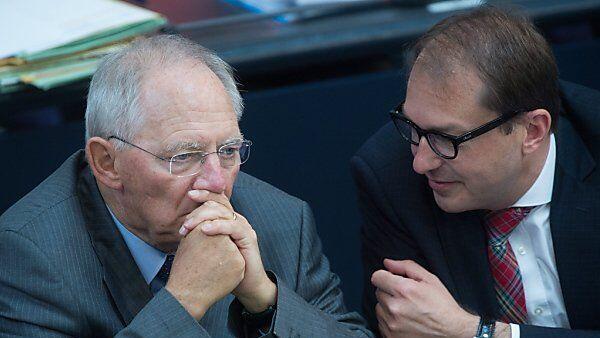 Schäuble auf Konfrontationskurs mit Dobrindt (r.)